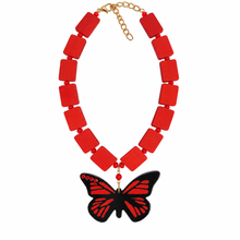 Cargar imagen en el visor de la galería, Collar rojo con mariposa
