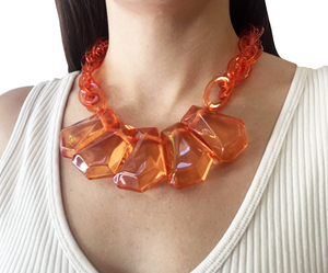 Collar translucido naranja