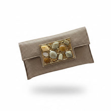 Cargar imagen en el visor de la galería, Sobre con multi piedras
