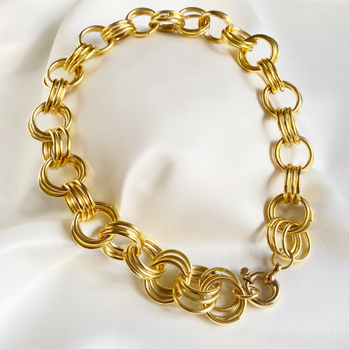 Collar cadena triple dorado – Fahoma, bijouterie en Uruguay