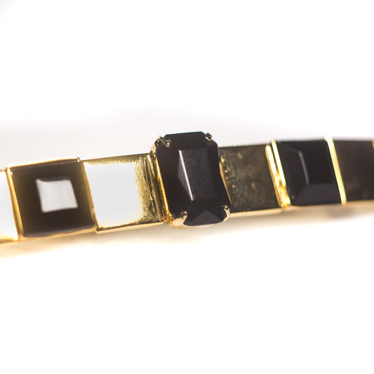 Broche rectángulo dorado y negro, vista 2 – Fahoma